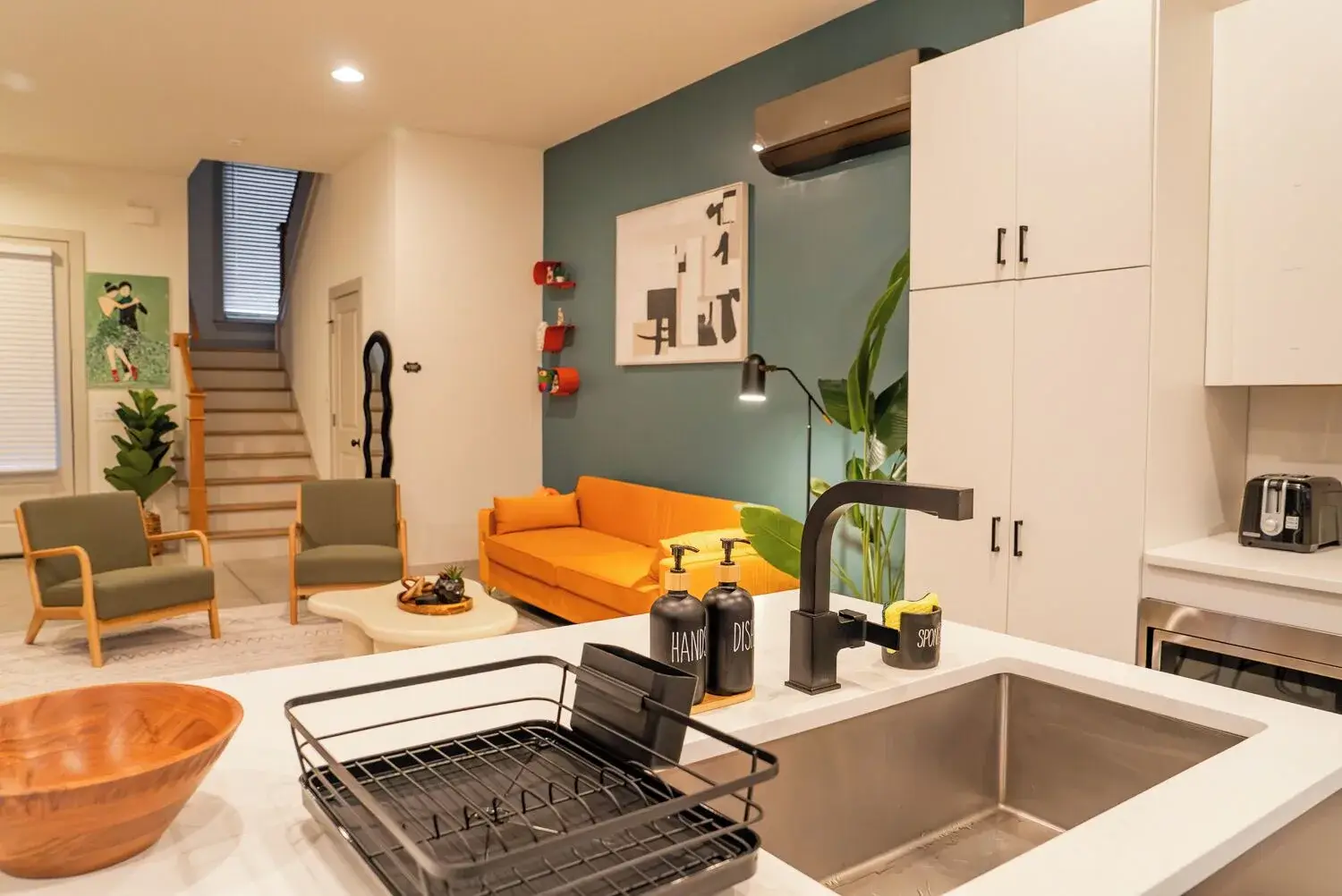 Stylish North Shore Townhouse, photograph 11