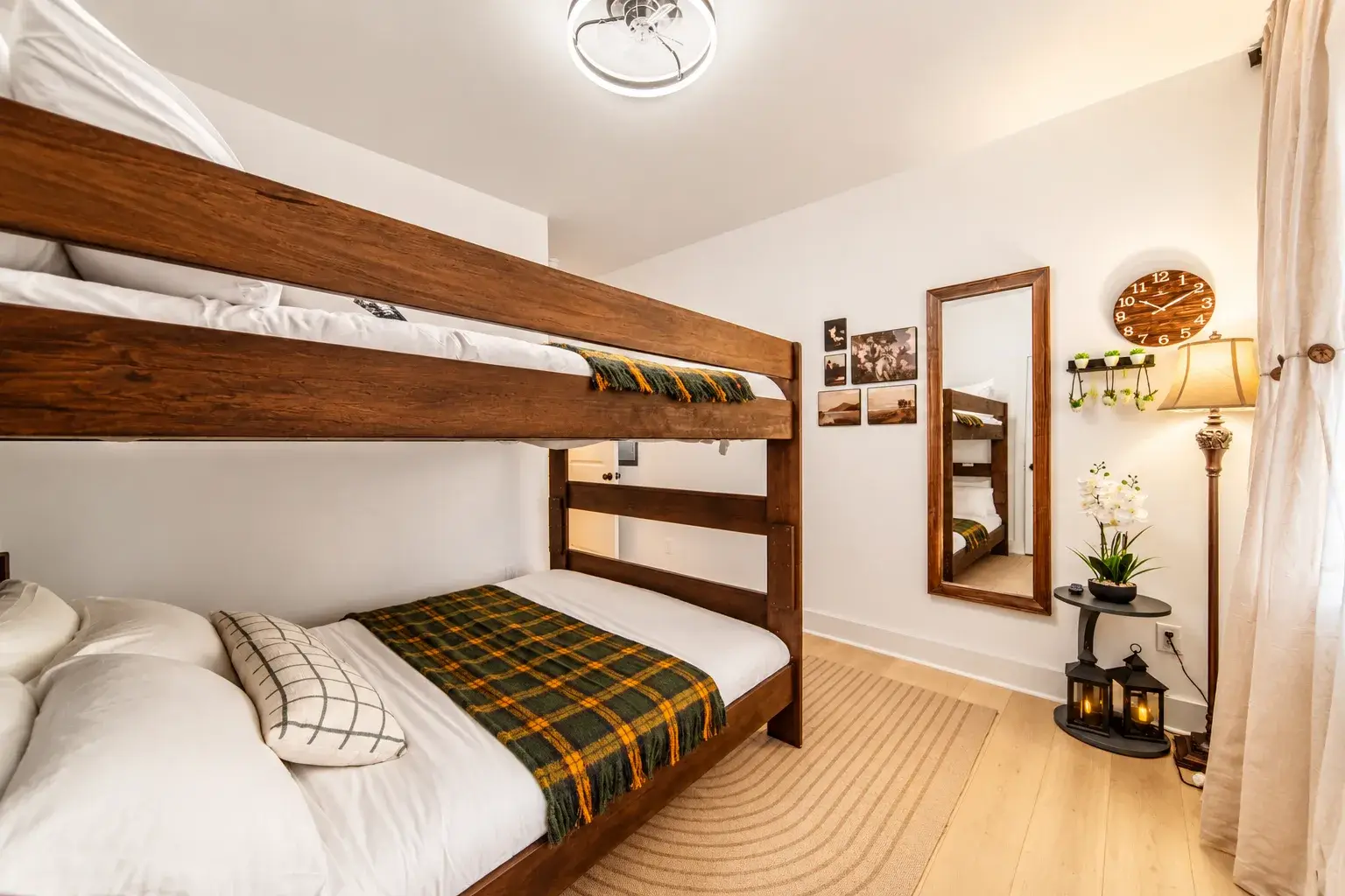 Stylish North Shore Townhouse, photograph 27